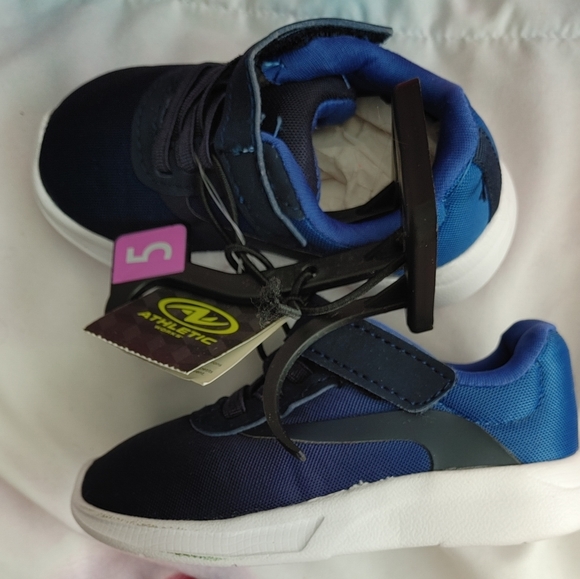 **NWT TODDLER BOYS RUNNERS - Picture 2 of 9